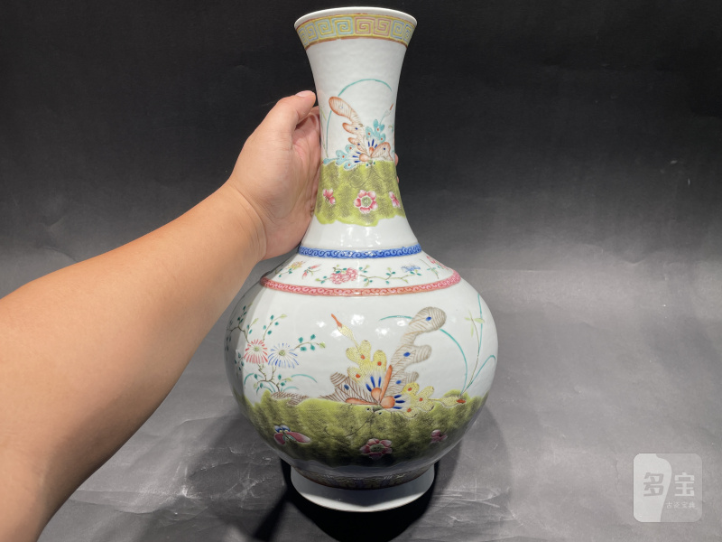 清光绪 粉彩花蝶纹赏瓶 - 图2